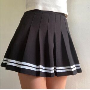 Black and white stripe cheer skirt size 160 11-12 yr old NEW